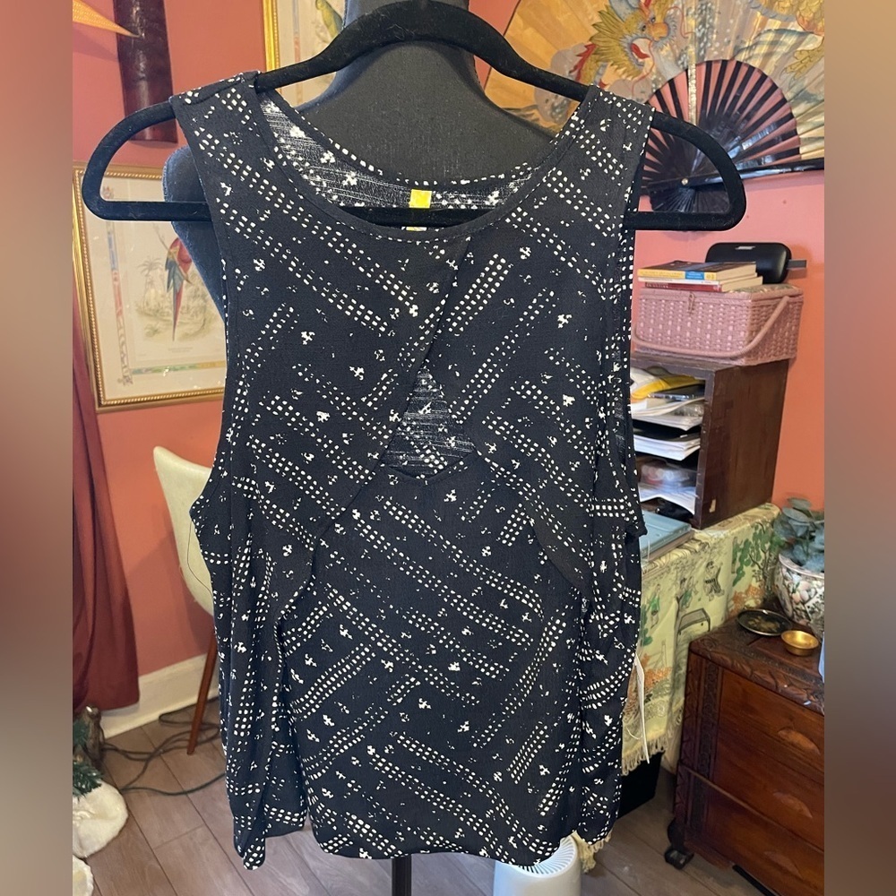 Free People black and white Aztec abstract print cutout tank size small NWT $68